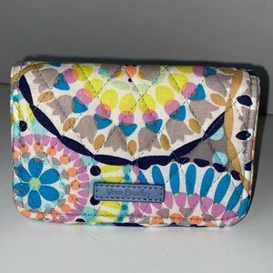 Vera Bradley RFID Small Bifold Wallet, Sunny Medallion fabric New With Tags NWT